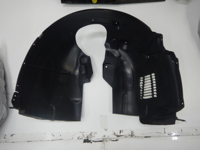 Audi A3 8Y Modderkuip Rechts-voor 8Y0821172N