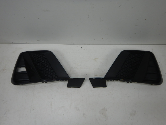 Audi A1 82A S-Line Blackline Voorbumper Inleg set 82A807682D 82A807681D