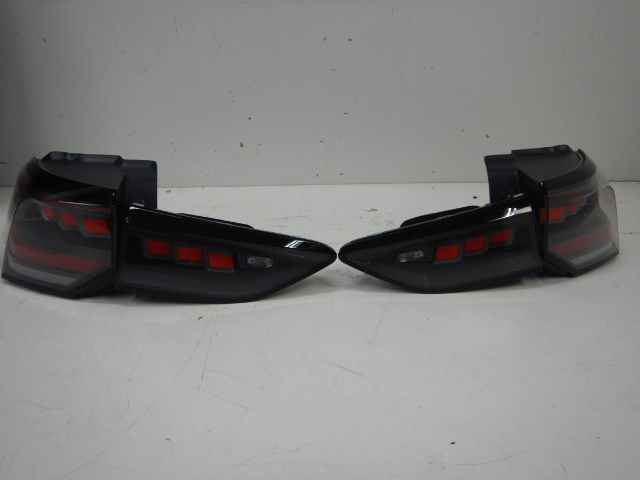 VW Golf  8 Facelift IQ Light Achterlichten Set  Dynamisch 5H0945207B 5H0945208B 5H0945307D 5H0945308D 