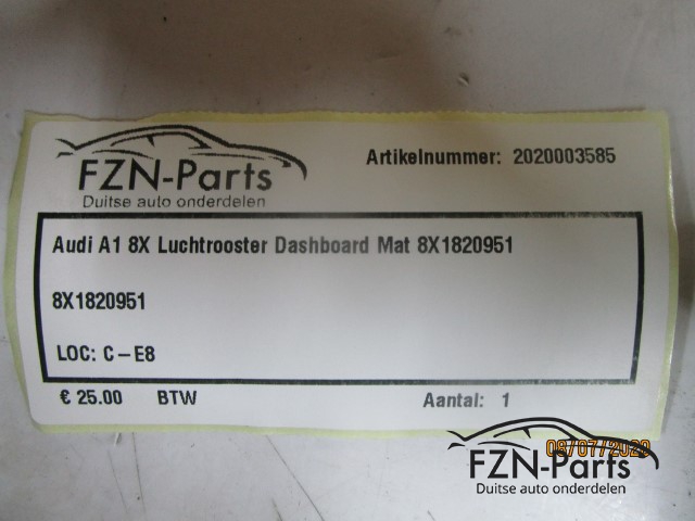 Audi A1 8X Luchtrooster Dashboard Mat 8X1820951