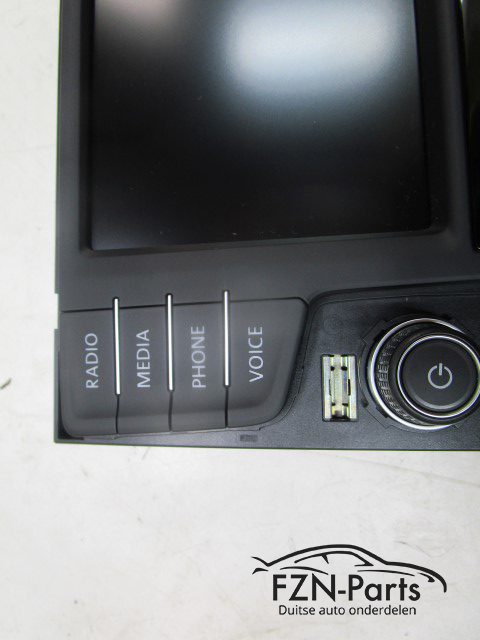 VW Passat B8 Infotainment Display 3G0919605B