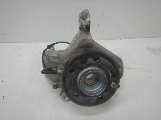 Mercedes-Benz A-Klasse Fusee Links-voor A2473320700