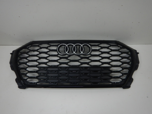 Audi Q3 83F S-Line Chroom Embleem Grille Hoogglans Zwart 83F853651