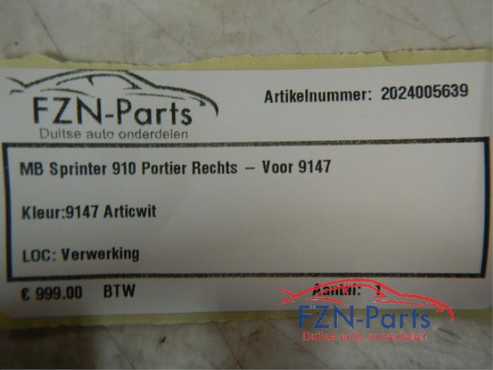 Mercedes-Benz Sprinter W910 Portier Rechts-voor