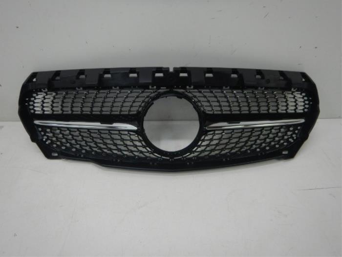 Mercedes-Benz CLA W117 AMG Nightpakket Diamond Grille