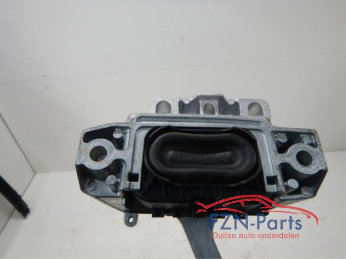 VW Golf 8 Motorsteun