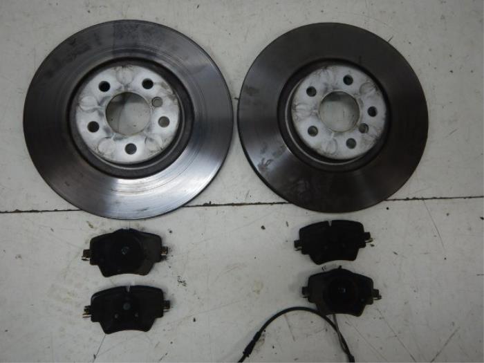 Remschijf + blok voor BMW 1-Serie (22742882)
