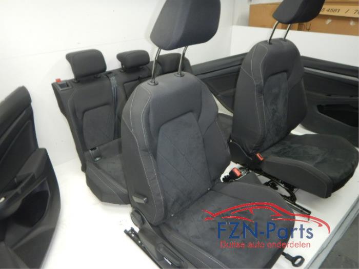 VW Golf 8 Variant Interieur Stof Alcantara Memory Voorstoelen Elektrisch Verstelbaar en VerwarmbaarGeen AirbagsPast ook in Hatchback, alleen deurpanelen achterzijde niet 1.5 eTSI 143268 01-12-2020 07-03-2024
1.5 TSI 141854 01-08-2020 07-03-2024
2.0 TSI 4motion 145038 01-06-2021 07-03-2024
2.0 TDI 141859 01-08-2020 07-03-2024
2.0 TDI 4motion 146243 01-06-2021 07-03-2024
2.0 TSI 145036 01-06-2021 07-03-2024
1.0 eTSI 142894 01-09-2020 07-03-2024
2.0 GTI 141858 01-09-2020 19-11-2023
1.5 TGI 144886 01-09-2020 07-03-2024
2.0 TSI R 4motion