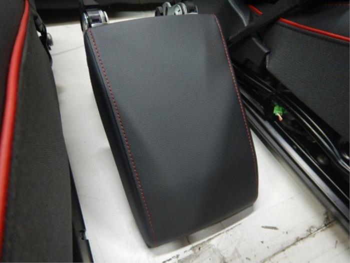 VW Golf 8 Facelift GTI Interieur Leer Compleet Zwart Grijs Rood Voorstoelen Memory, Elektrisch Verstelbaar, VerwarmbaarVerkoelbaar Deurpanelen Verlicht Geen AirbagsInterieur, Compleet 2.0 GTI Clubsport
