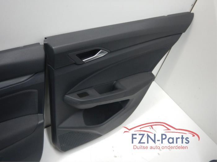 VW Golf 8 5H Interieur Stof Alcantara met Deurpanelen Voorstoelen elektrisch hoogteverstelbaarMassage MIST MODULE Eigen airbags overzetten GEEN STOELVERWARMING5 deurs , Interieur , Stof Alcantara , Stoel Stoelen Achterbank Deurpaneel