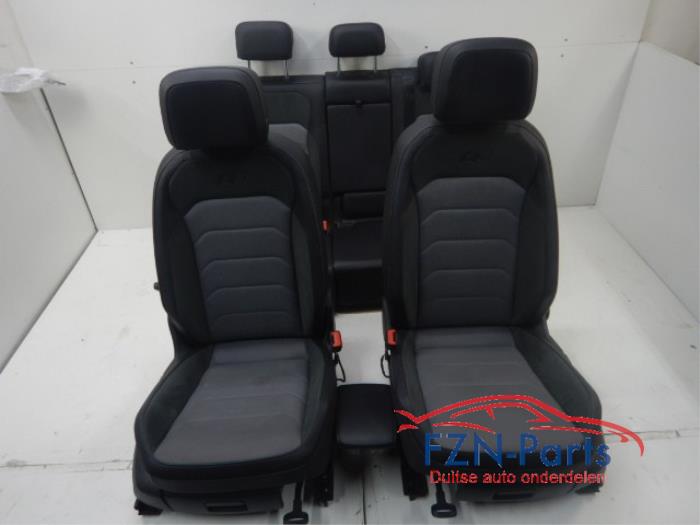VW Tiguan 5NA R-Line Interieur Alcantara Stof Leer Verwarmd Voorstoelen hoogteverstel en verwarmbaarAirbags voorAirbags Achter overzettenZonder deurpanelenOude airbags retourInterieur, Stof, Leer, Alcantara, Tiguan 5NA