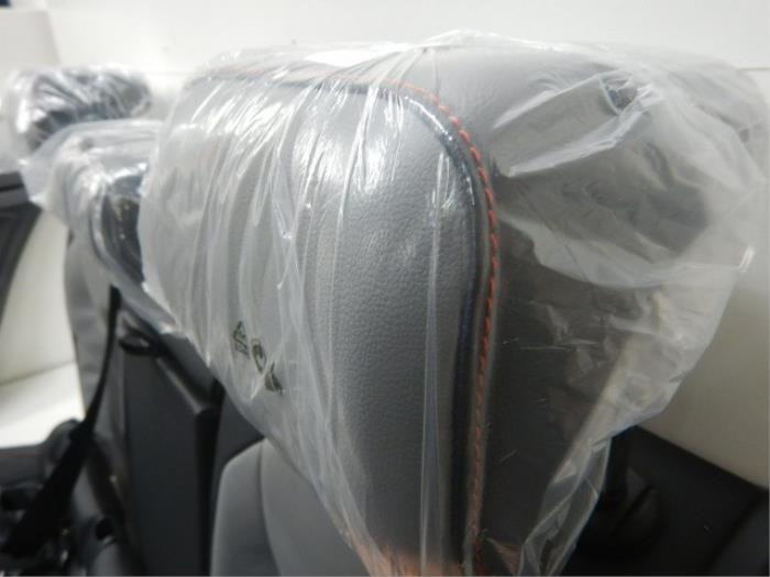 VW Golf 8 Facelift GTI Interieur Leer Compleet Zwart Grijs Rood Voorstoelen Memory, Elektrisch Verstelbaar, VerwarmbaarVerkoelbaar Deurpanelen Verlicht Geen AirbagsInterieur, Compleet 2.0 GTI Clubsport