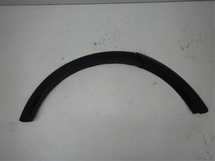 Wielrand achter Audi Q8 (22742320)