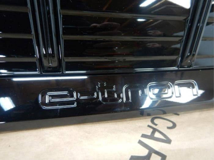 Audi E-Tron / E-tron Sportback 4KE Black Pakket Grille Onderlip Diffuser