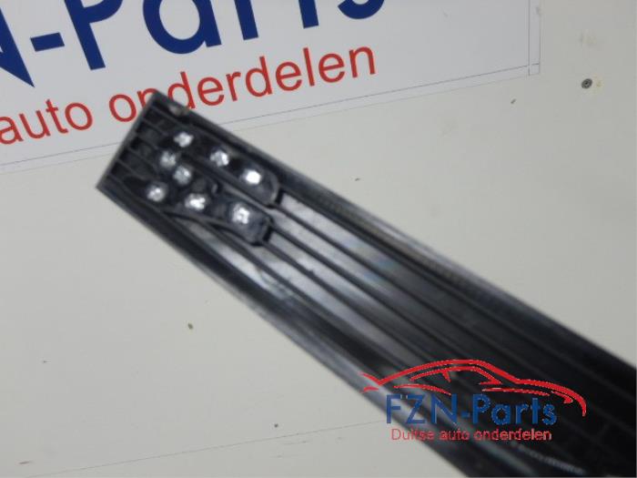 VW Golf 8 R-Line Embleem Sticker Logo Zijscherm Links