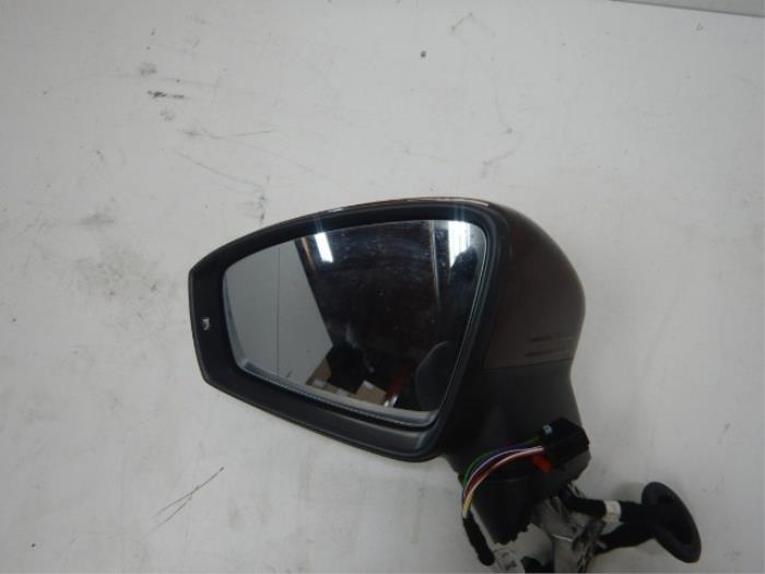 VW Tiguan 5NA Spiegel Links L Inklapbaar Bruin 9-draads Elektrisch verstel verwarm en inklapbaarHome comingKleur: LR8Y Ginger brownZij buiten spiegel huis bruin Links linker inklapbaar 2.0 TSI 4motion 135357 01-09-2018 07-03-2024
2.0 TSI 4motion