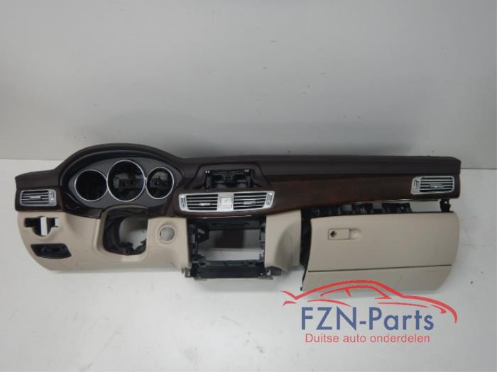 Mercedes Benz CLS W218 Interieur Leder Seidebeige Dashboard Stoelen Elektrisch Verstelbaar En verwarmd, Memory Stoelen Geen Airbags Stoelventilatie