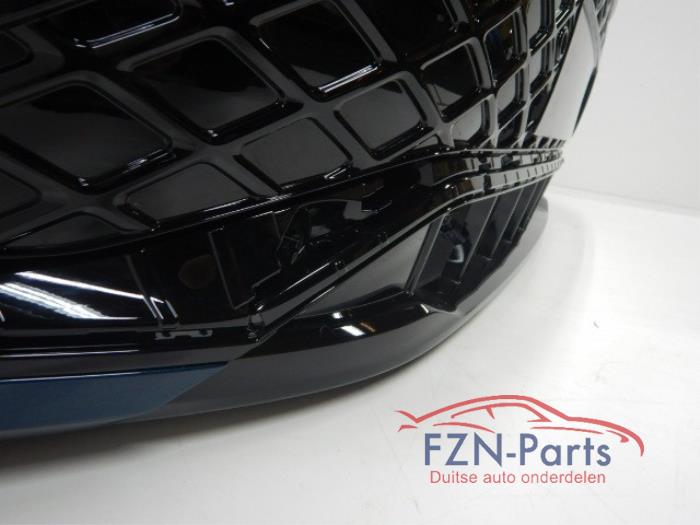 VW Tiguan 571 Voorbumper R-Line met Grille 6PDC LP5J Kleur: LP5J Nightshade blue 571807217BGrille verlicht Mist chrome lijst zie fotosVoor bumper voorzijde R Line Grille Blauw 2.0 TDI 157056 01-09-2023 07-03-2024
2.0 TDI 4motion 157100 01-09-2023 07-03-2024
1.5 eTSI 157055 01-09-2023 07-03-2024
1.5 eTSI 157054 01-09-2023 07-03-2024 Voorbumper Bumpers, grille en toebehoren