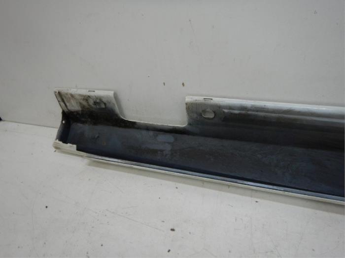 Zijskirt links Mercedes B-Klasse (22727564)