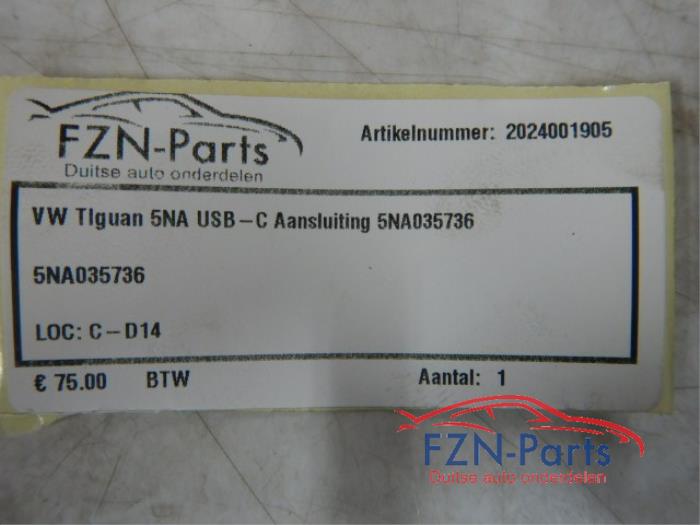 AUX/USB aansluiting Volkswagen Tiguan (22741684)