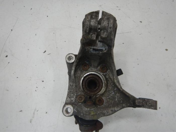 VW Passat B6 Fusee Links-Voor
