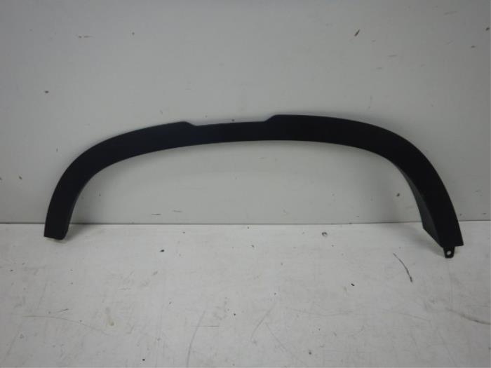 Wielrand achter Landrover Defender (22738138)