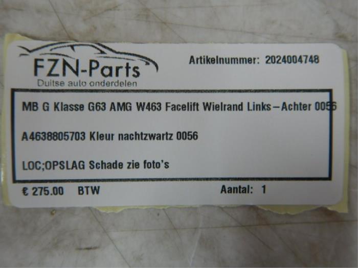 Wielrand achter Mercedes G-Klasse (22744494)
