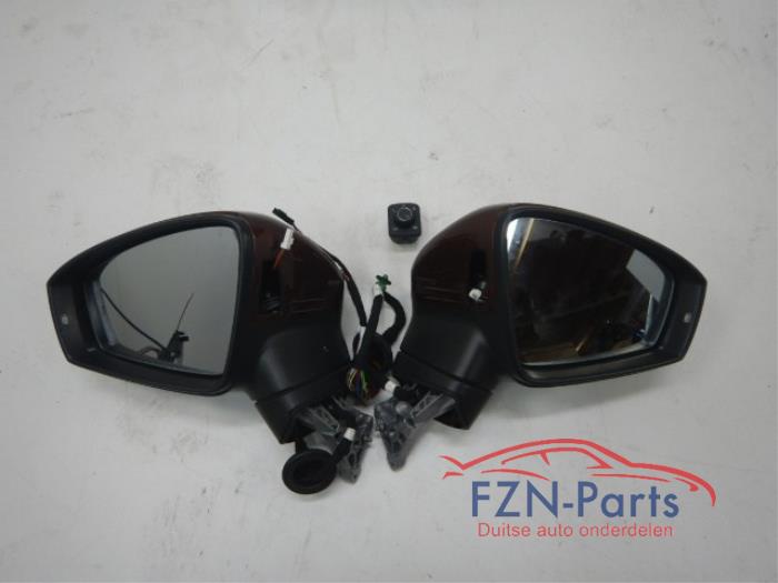 VW Tiguan 5NA Spiegelset Inklapbaar Side-assist LR8Y Bruin Elektrisch verstel verwarm en inklapbaarMist side assist lampjeHome comingKleur: LR8Y Ginger brown13/15 draadsZij buiten spiegel set links rechts compleet inclusief schakelaar