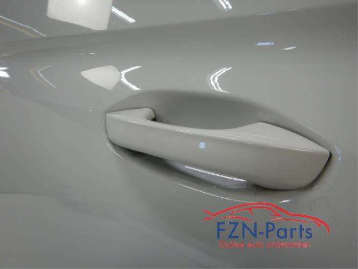 VW Caddy 2K7 Schuifdeur Rechts LB9A (Lange versie) Kleur: LB9A Candy weissLichte knik onderzijde 2.0 TDI 114349 01-05-2015 01-09-2020
2.0 TDI 4motion 114351 01-05-2015 01-09-2020
1.0 TSI 117959 01-11-2015 01-09-2020
1.6