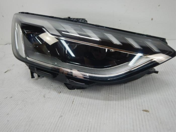 Audi A4 8W Facelift Koplamp VOLLED Rechts