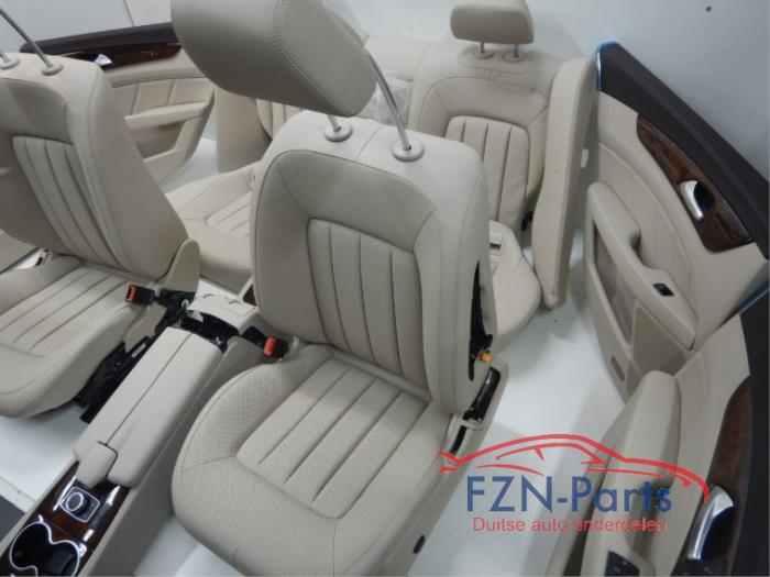Mercedes Benz CLS W218 Interieur Leder Seidebeige Dashboard Stoelen Elektrisch Verstelbaar En verwarmd, Memory Stoelen Geen Airbags Stoelventilatie