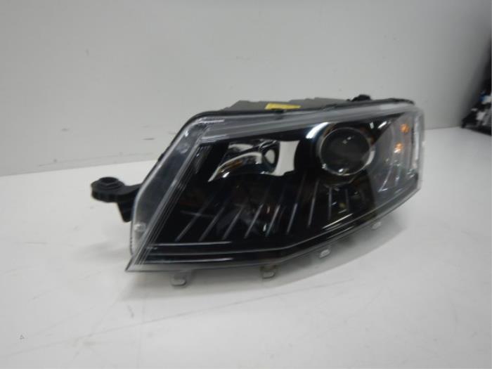 Koplamp links Skoda Octavia (22721828)