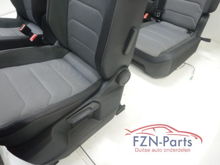 VW Tiguan 5NA R-Line Interieur Alcantara Stof Leer Verwarmd Voorstoelen hoogteverstel en verwarmbaarAirbags voorAirbags Achter overzettenZonder deurpanelenOude airbags retourInterieur, Stof, Leer, Alcantara, Tiguan 5NA