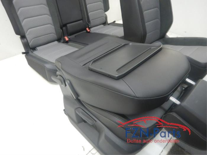 VW Tiguan 5NA R-Line Interieur Alcantara Stof Leer Verwarmd Voorstoelen hoogteverstel en verwarmbaarAirbags voorAirbags Achter overzettenZonder deurpanelenOude airbags retourInterieur, Stof, Leer, Alcantara, Tiguan 5NA