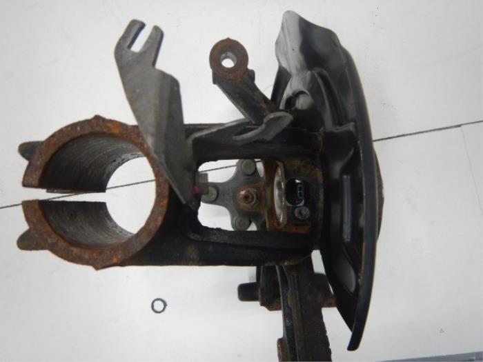 VW Polo 2G Fusee Links-Voor