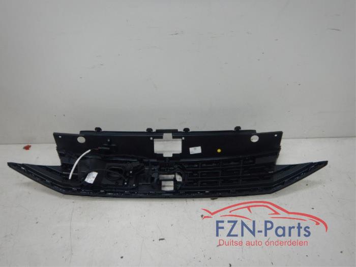VW Passat B8 Facelift GTE Grille