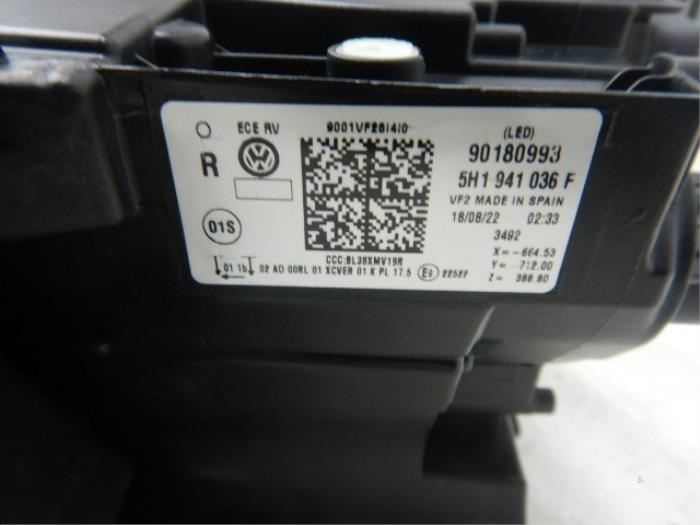 VW Golf 8 VOLLED Koplamp Rechts