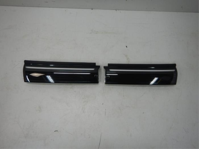 VW Tiguan 571 Verlichte grille Voorbumper L+R