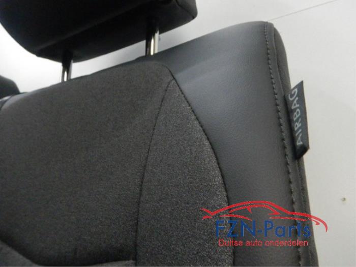 VW Tiguan 571 Life Edition Stof Leer Interieur+ Deurpanelen Voorstoelen Hoogteverstel en VerwarmbaarZonder StoelairbagOude overzettenInterieur, Verwarmbaar, Deurpanelen, Stof leer, Tiguan 571 2.0 TDI 157056
