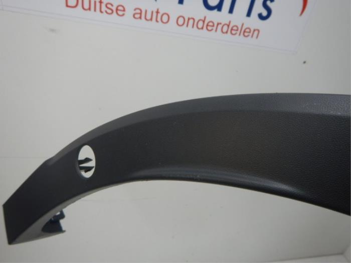 Wielrand achter Volkswagen Tiguan (22743649)