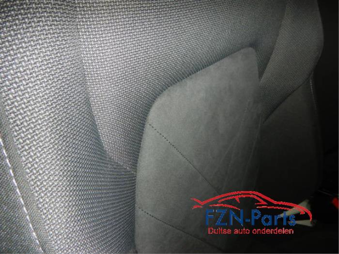 VW Golf 8 5H Interieur Stof Alcantara met Deurpanelen Voorstoelen elektrisch hoogteverstelbaarMassage MIST MODULE Eigen airbags overzetten GEEN STOELVERWARMING5 deurs , Interieur , Stof Alcantara , Stoel Stoelen Achterbank Deurpaneel