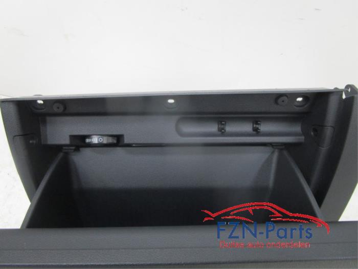 VW Touran 5T Dashboardkastje