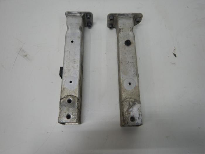 Frontdeel steun Audi A8 (22744365)