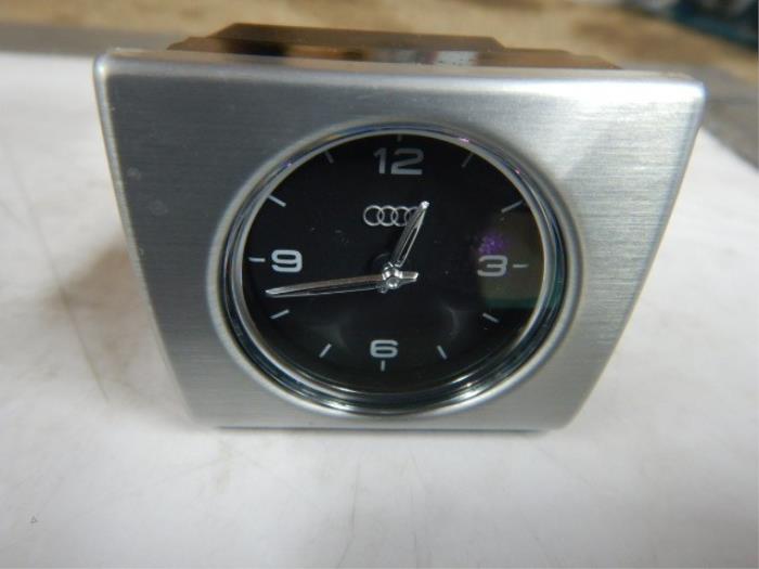 Audi A8 4H Dashboard Klok Analoog