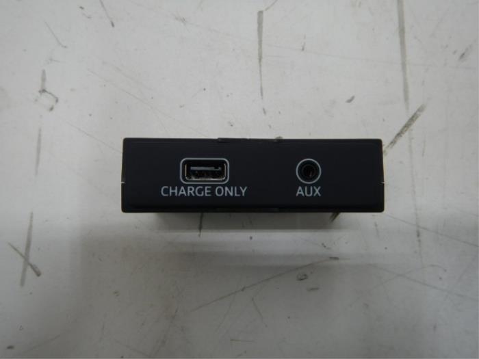 AUX/USB aansluiting Audi A4 (22732792)