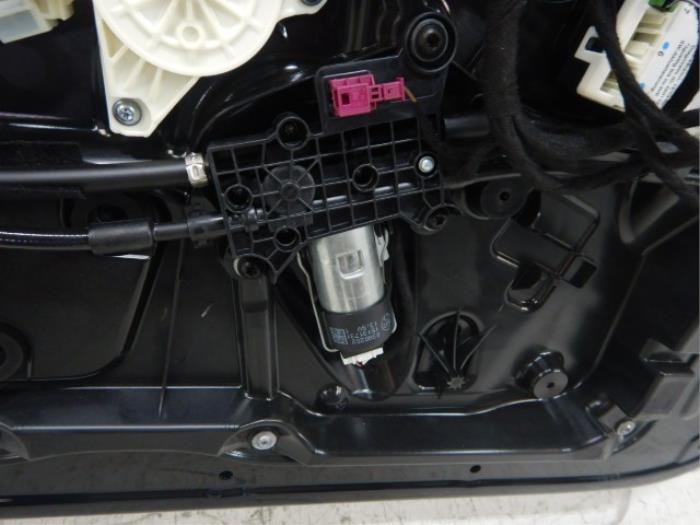 Portier 4Deurs links-achter Mercedes S-Klasse (22723523)