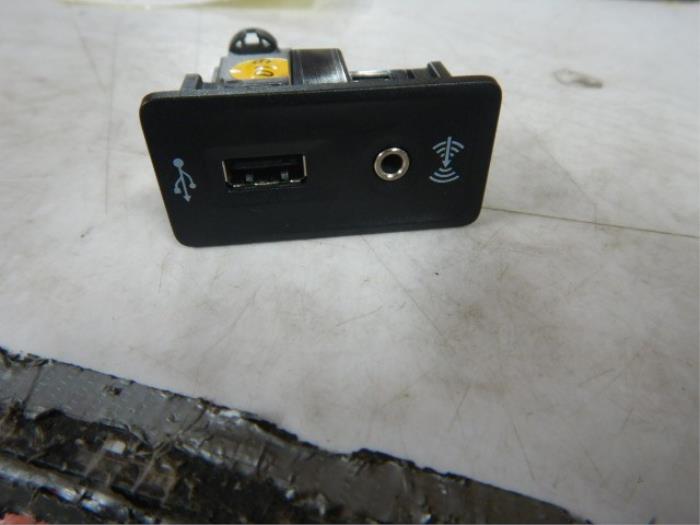 AUX/USB aansluiting Volkswagen Golf (22740953)