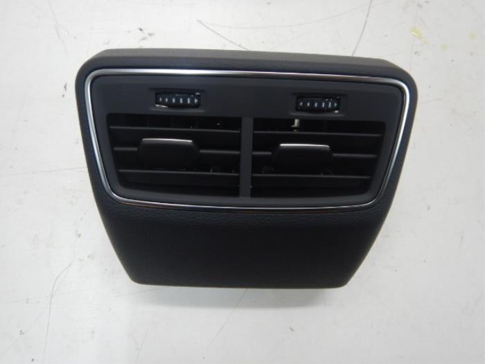 Luchtrooster achter Audi E-Tron (22740652)