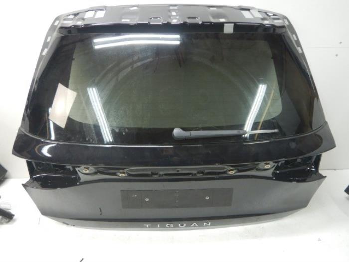 VW Tiguan 571 Achterklep LC9X Deep black pearl Zonder spoiler