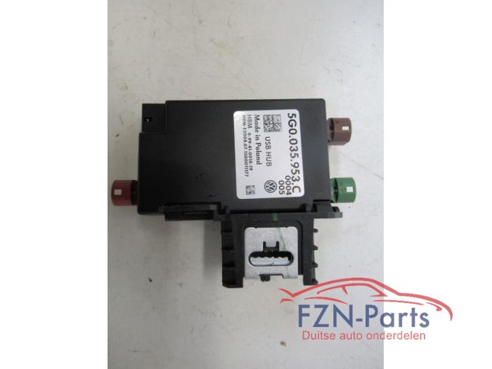 VW Golf 7 USB Hub Spanningsomvormer